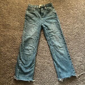 High rise and Straight Leg Jeans • Light Wash